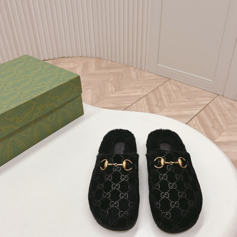 G*u*i slippers